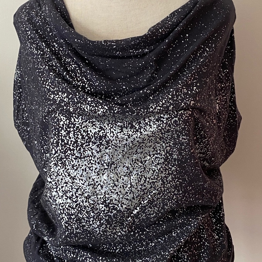 She said draped neck top scoop Tshirt metallic splatter pattern Med gray trendy